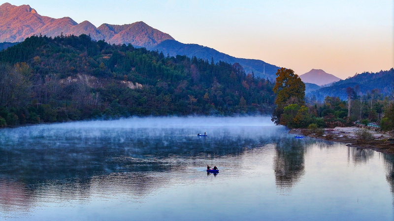 晨霧飄緲 詩意流淌